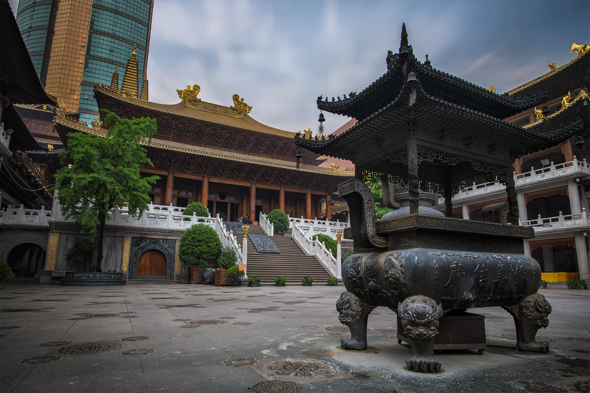 Jing'an Temple, Shanghai, long exposure