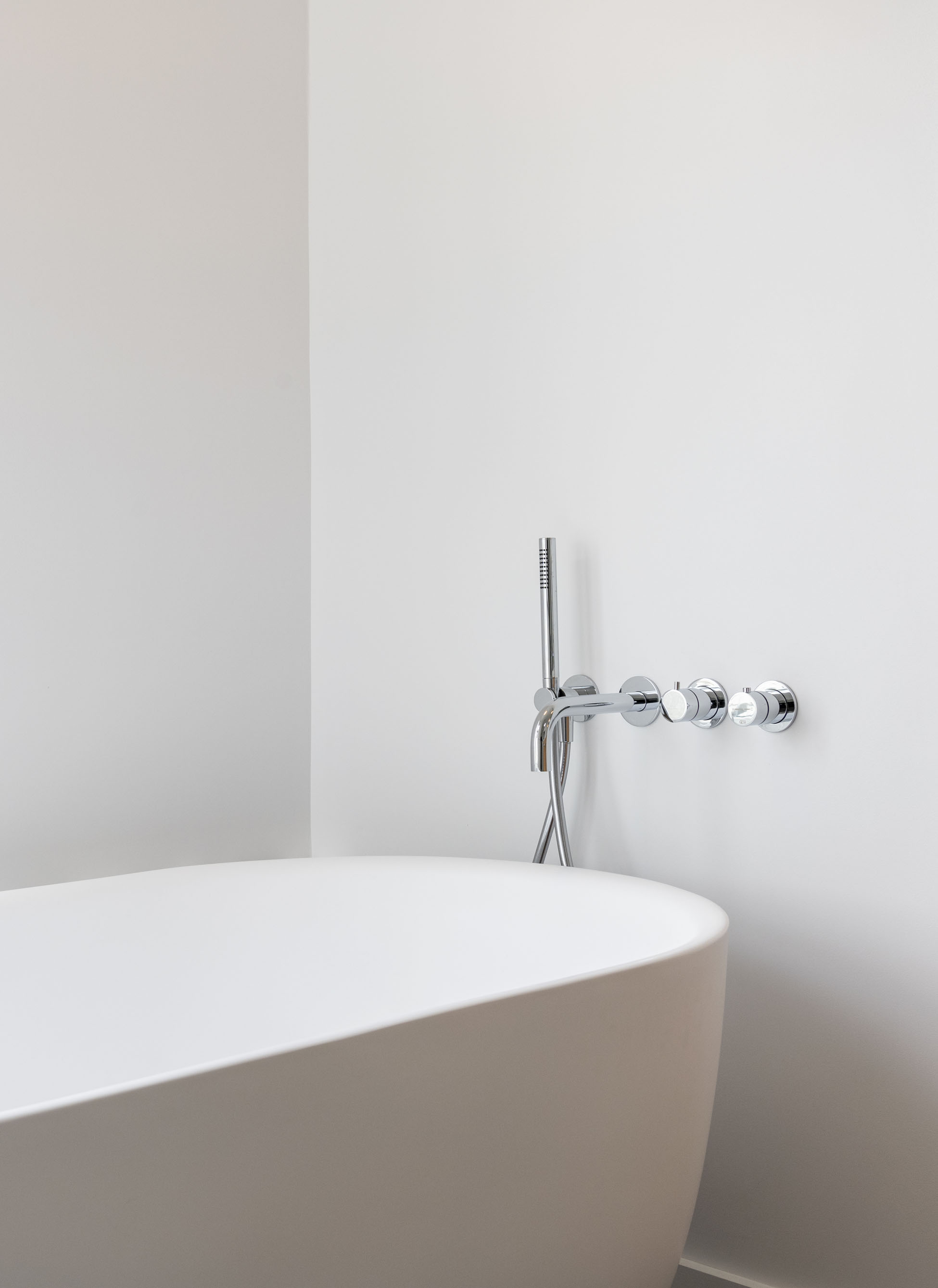 Modern Elegant Bath tub - architecture photography