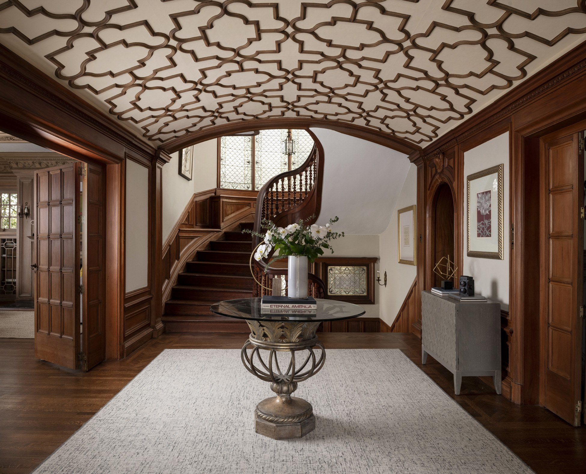 victorian foyer architecture - architectural photography by Philippe Newman