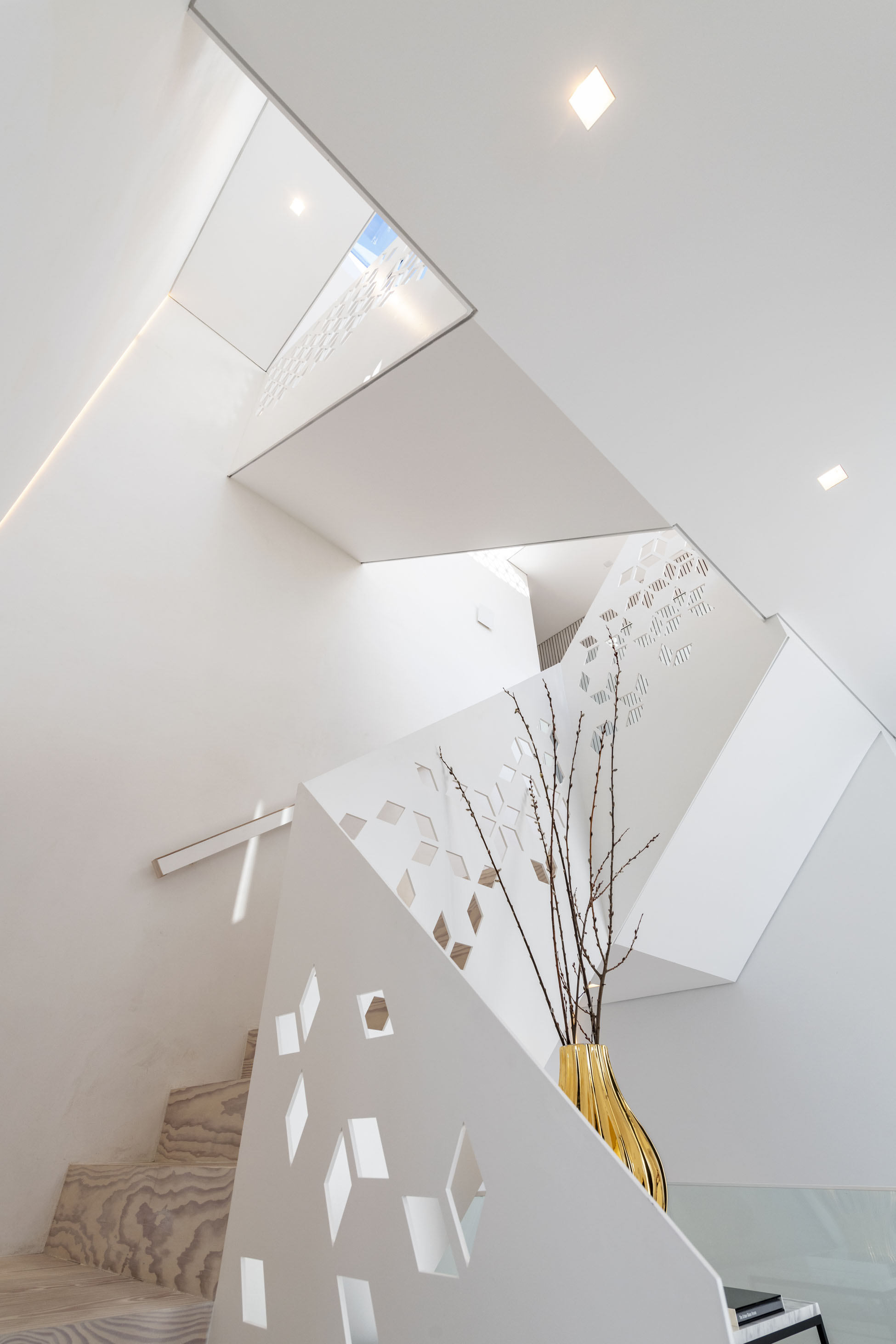 Modern staircase remodel in San Francisco - architecture photography by Philippe Newman